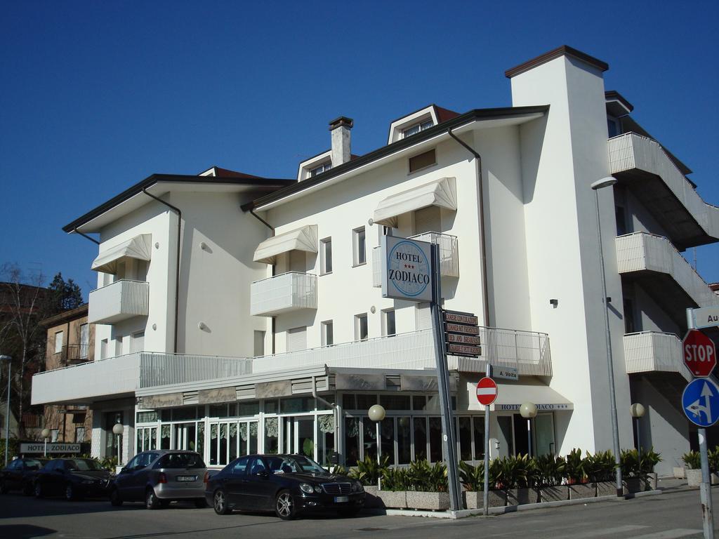 Hotel Zodiaco Lido di Jesolo Exterior photo
